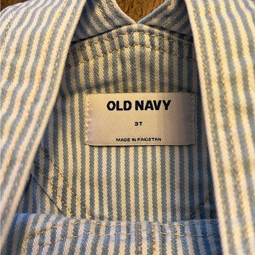 Classic OshKosh pinstripe overall size 3T - Picture 3 of 4